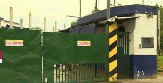 Clausuraron un frigorífico y detuvieron al dueño: un muerto y 7 contagiados