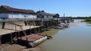 Histórica bajante del río Paraná: instalan bombas suplementarias en Rosario