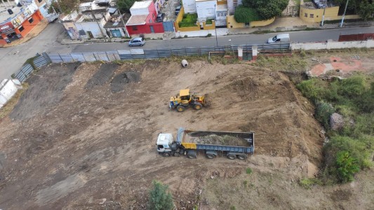 Tapan la gigantesca “laguna cloacal” que motivó reclamos entre vecinos de Alberdi