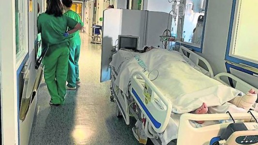 Murió una paciente con coronavirus porque no supieron ponerle el respirador en el hospital