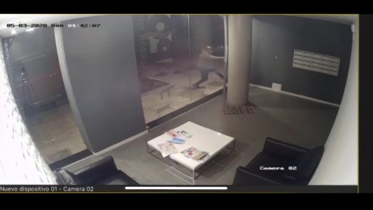 Coronavirus: Ladronzuelo de zapatos suelto en Montevideo