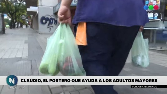 El portero solidario, hace las compras a los vecinos que son adultos mayores