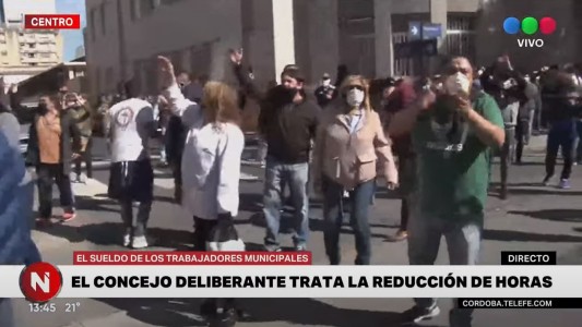Municipales rompen la cuarentena y protestan en contra del recorte
