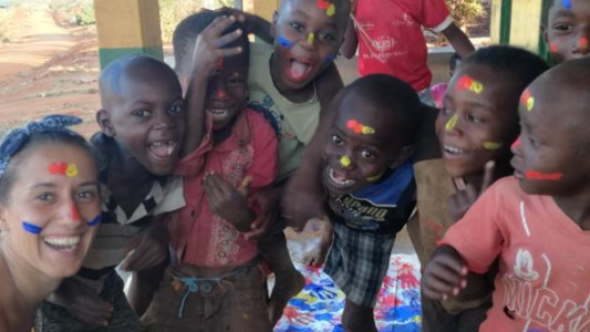 La historia de la voluntaria que fue secuestrada y obligada a casarse en Kenia: la liberaron después de un año y medio