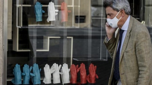 Un especialista italiano afirma que el coronavirus es "cada vez menos agresivo"