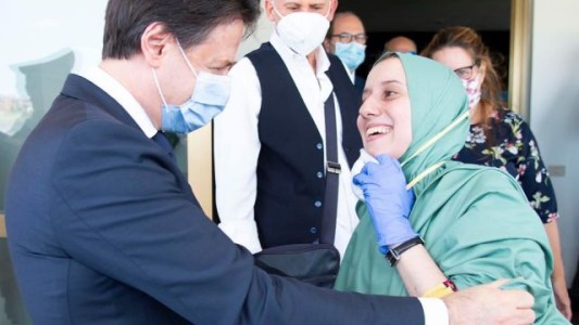 La historia de Silvia Romano, la italiana que se convirtió al Islam tras pasar 18 meses secuestrada