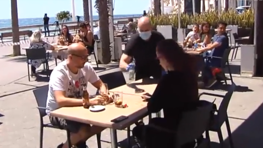 Así volvió España a la vida en los bares, la desescalada está en marcha