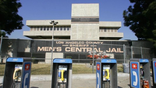 Presos en California intentaron contagiarse coronavirus a propósito para forzar su salida