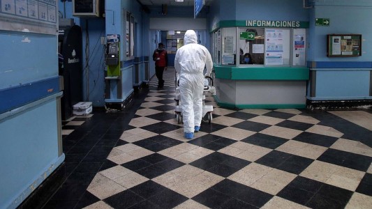 Nuevo récord diario de contagios por coronavirus en Chile, piden colaboración