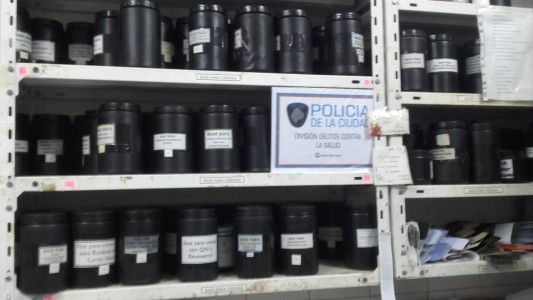 Allanaron y clausuraron farmacias vinculadas a la clínica del Dr. Mühlberger