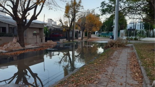 Vecinos de barrio Inaudi, rodeados entre la cuarentena y las cloacas rebalsadas más de tres semanas