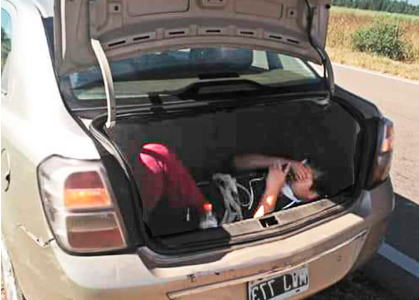 VIDEO: una mujer detenida por evadir controles con un chico en el baúl del auto