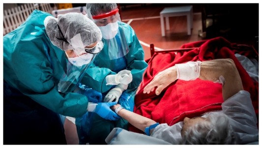 La OMS agregó dos nuevos síntomas del coronavirus: incapacidad de hablar y de moverse