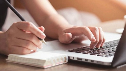 Un estudio asegura que al 70% de los docentes les gustaría seguir con la educación en línea