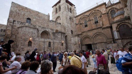 Reabren el Santo Sepulcro pero los fieles no podrán tocar ni besar las imágenes y piedras