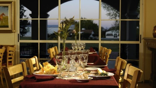 El gobernador de La Pampa analiza la apertura de restaurantes, bares y gimnasios