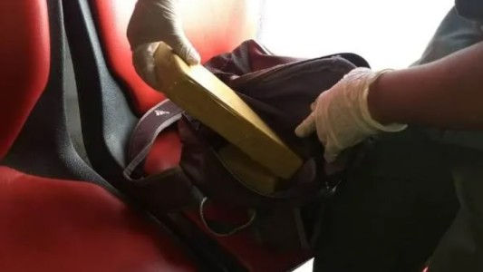 Condenaron a dos jóvenes que llevaban casi 10 kilos de marihuana en sus mochilas