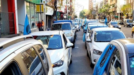 Masiva caravana de docentes y Luz Fuerza contra la reforma jubilatoria provincial