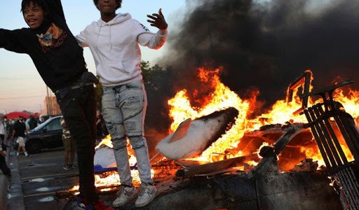 Varios heridos de bala en una protesta por la muerte de una mujer negra a manos de la policía