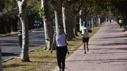 Una postal diferente en el Parque Sarmiento, hoy se habilitaron los deportes individuales