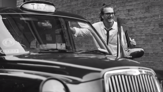 VIDEO: Ricardo Arjona volvió al ruedo, presentó su nuevo disco por internet