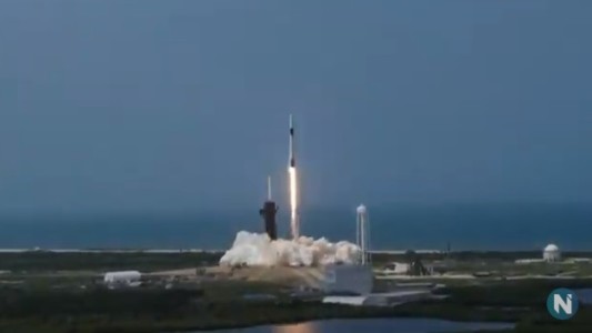 SpaceX hace historia con un exitoso despegue tripulado