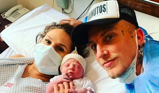 Nació Abril, la hija del Polaco y Barby Silenzi