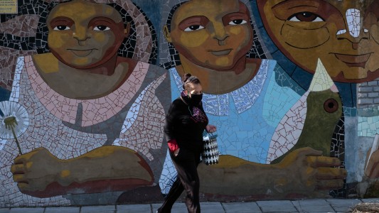 Uno de los infectólogos que asesora al Presidente recomienda seguir con la cuarentena sin cambios