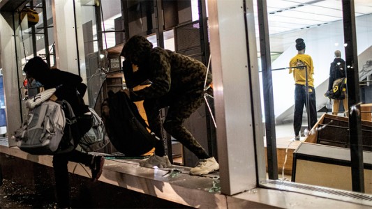 Se registraron saqueos sobre la Quinta Avenida en Nueva York