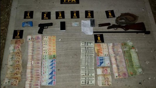 Detienen en Arroyito a una pareja con casi 500 dosis de cocaína y armas