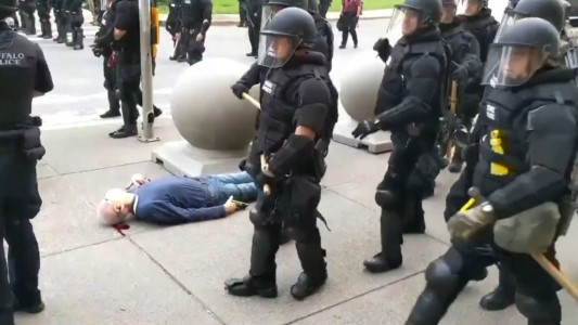 Otro caso de violencia policial en las protestas contra esa misma violencia