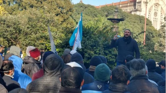 Sin colectivos interurbanos por 54 días, sigue el paro y el gremio marcha desde plaza Colón