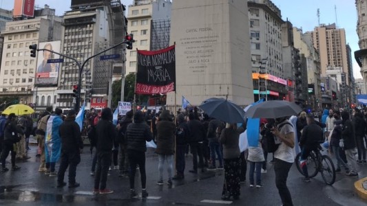 "Argentinazo" en el Obelisco: manifestantes piden que los dejen trabajar