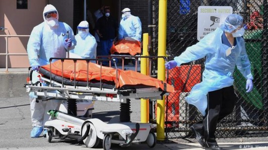 Estados Unidos registra 450 muertes por coronavirus, la cifra más baja en casi dos meses