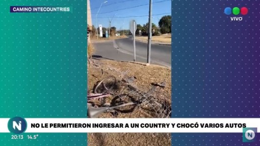 Ataque de furia: No le permitieron ingresar a un country y chocó varios autos