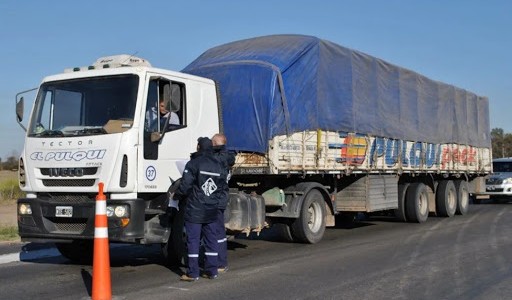 Camioneros "en estado de alerta": denuncian atropellos a choferes