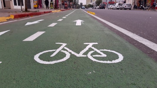 Enojo de taxistas y comerciantes por la bicisenda de San Vicente