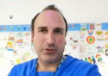 Enfermero se aplicó la vacuna experimental: "Mi mujer no me habló por tres 3 días"