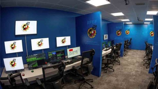 Deportes en #TFN Nico Tagliafico crack con papel y lápiz y el nuevo VAR  de La Liga de España listo para el reinicio