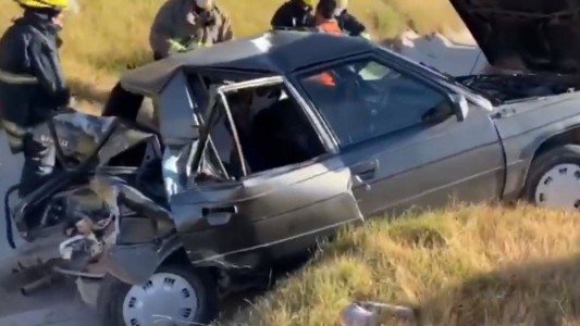 Un hombre murió al chocar un camión contra un auto en la autopista Córdoba-Carlos Paz