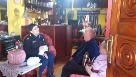 La historia de la pareja de ancianos que llamaron a la policía porque se sentían solos