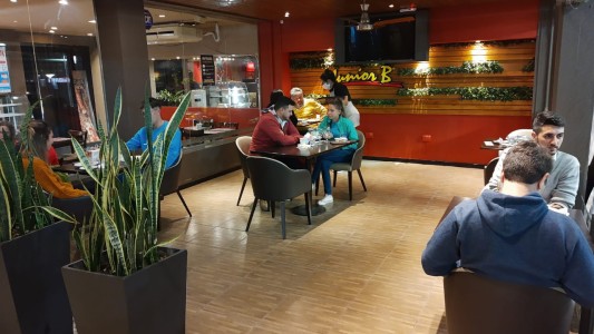 Analizan la reapertura de bares y restaurantes en la capital cordobesa