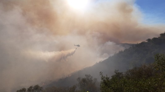 Peligroso incendio en un campo militar de La Calera