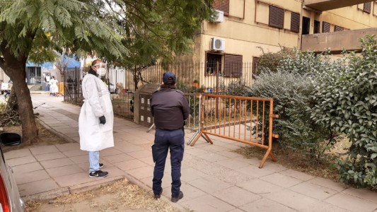 Sigue el bloqueo en barrio Rivadavia, hay 19 casos positivos de coronavirus