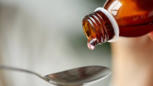 Automedicación: buscan prohibir la publicidad de medicamentos antifebriles y para la tos