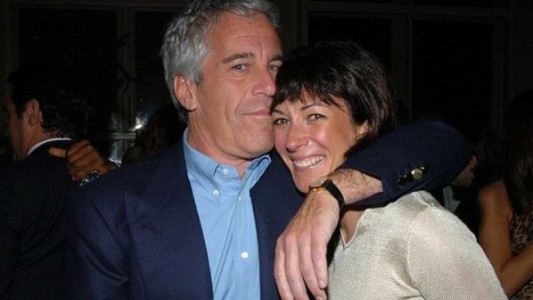 Tráfico sexual: el FBI detuvo a la exnovia y colaboradora de Jeffrey Epstein