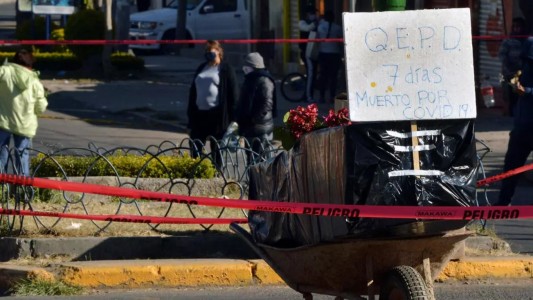 Vecinos protestan en Bolivia por cadáveres sin sepultura contagiados de Covid-19