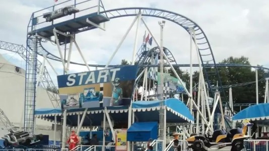 Una mujer murió tras salir expulsada de una montaña rusa: “Su esposo intentó agarrarla del pie”