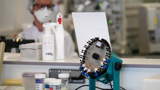 Tratamiento contra el coronavirus: un medicamento entra en la fase final de ensayos