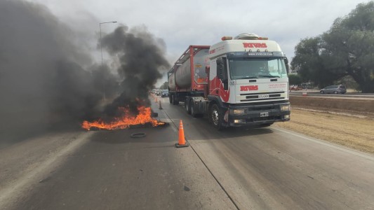 Protesta de choferes con doble comando: UTA en Circunvalación y los “autoconvocados” en el centro